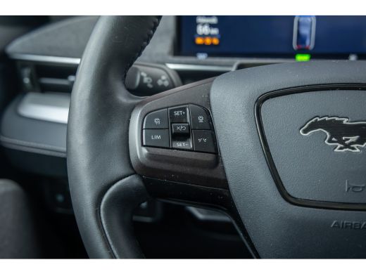 Ford Mustang Mach-E Mach-E RWD 75 kWh | Panoramadak | LEDER | Apple Carplay | L.M. Velgen | Trekhaak | Achteruitrijca... ActivLease financial lease