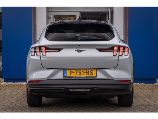 Ford Mustang Mach-E Mach-E RWD 75 kWh | Panoramadak | LEDER | Apple Carplay | L.M. Velgen | Trekhaak | Achteruitrijca... ActivLease financial lease