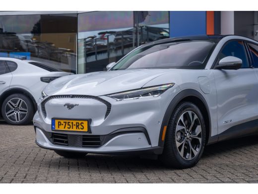 Ford Mustang Mach-E Mach-E RWD 75 kWh | Panoramadak | LEDER | Apple Carplay | L.M. Velgen | Trekhaak | Achteruitrijca... ActivLease financial lease