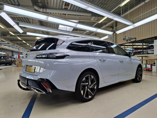 Peugeot 308 SW 1.2 PureTech 130pk EAT8 Allure | Automaat | Navigatie | Camera | All season | Trekhaak | 1.400... ActivLease financial lease