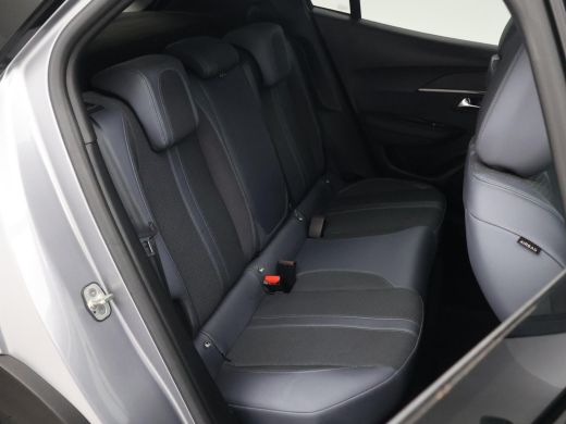 Peugeot e-2008 EV ALLURE 50 kWh + CAMERA | LED | CARPLAY | STOELVERW. ActivLease financial lease