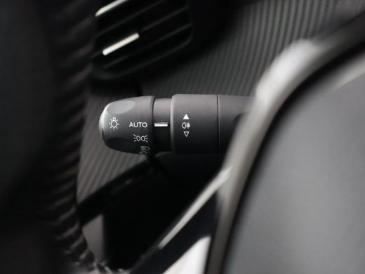 Peugeot e-2008 EV ALLURE 50 kWh + CAMERA | LED | CARPLAY | STOELVERW. ActivLease financial lease