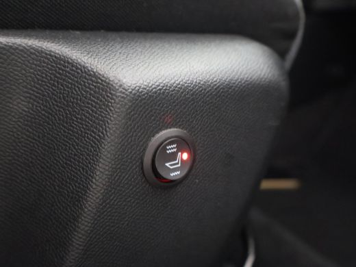 Peugeot e-2008 EV ALLURE 50 kWh + CAMERA | LED | CARPLAY | STOELVERW. ActivLease financial lease