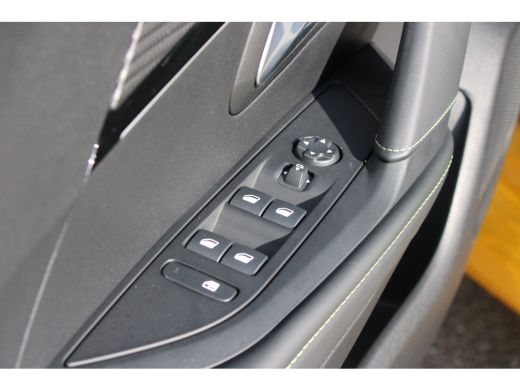Peugeot e-208 EV GT Pack 50 kWh | Fase 3 laden | Stoelverwarming | Navigatie | Camera | Full LED | Alcantara | ... ActivLease financial lease