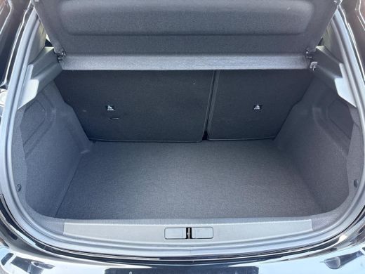 Peugeot e-208 GT | Elektrische parkeerrem | Elektrische parkeerrem | Extra getinte achterste zijruiten en achte... ActivLease financial lease