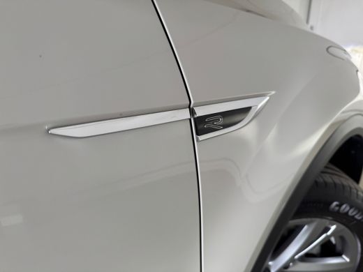 Volkswagen T-Roc TSI 110PK R-LINE SPORT IQ.LIGHT/TREKHAAK/STOEL VERW. ActivLease financial lease