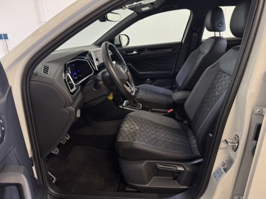 Volkswagen T-Roc TSI 110PK R-LINE SPORT IQ.LIGHT/TREKHAAK/STOEL VERW. ActivLease financial lease