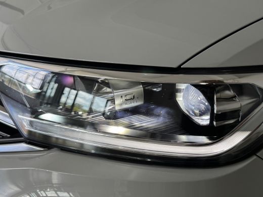 Volkswagen T-Roc TSI 110PK R-LINE SPORT IQ.LIGHT/TREKHAAK/STOEL VERW. ActivLease financial lease