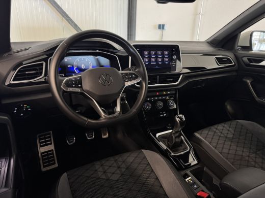 Volkswagen T-Roc TSI 110PK R-LINE SPORT IQ.LIGHT/TREKHAAK/STOEL VERW. ActivLease financial lease