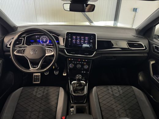 Volkswagen T-Roc TSI 110PK R-LINE SPORT IQ.LIGHT/TREKHAAK/STOEL VERW. ActivLease financial lease