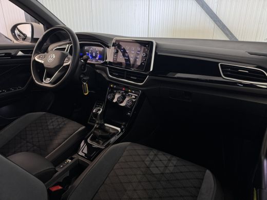 Volkswagen T-Roc TSI 110PK R-LINE SPORT IQ.LIGHT/TREKHAAK/STOEL VERW. ActivLease financial lease