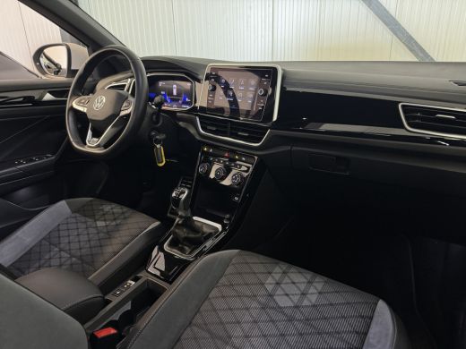Volkswagen T-Roc TSI 110PK R-LINE SPORT IQ.LIGHT/TREKHAAK/STOEL VERW. ActivLease financial lease