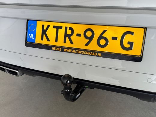 Volkswagen T-Roc TSI 110PK R-LINE SPORT IQ.LIGHT/TREKHAAK/STOEL VERW. ActivLease financial lease