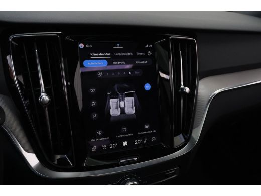 Volvo  V60 T8 Plus Dark | Trekhaak | HUD | Pano | Vapour Grey | ActivLease financial lease