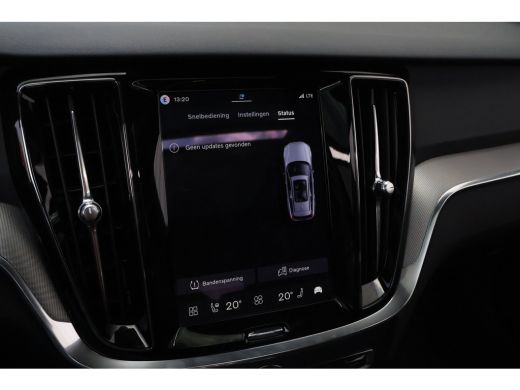Volvo  V60 T8 Plus Dark | Trekhaak | HUD | Pano | Vapour Grey | ActivLease financial lease