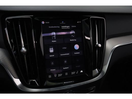 Volvo  V60 T8 Plus Dark | Trekhaak | HUD | Pano | Vapour Grey | ActivLease financial lease