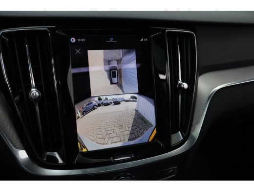 Volvo  V60 T8 Plus Dark | Trekhaak | HUD | Pano | Vapour Grey | ActivLease financial lease