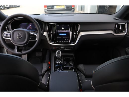 Volvo  V60 T8 Plus Dark | Trekhaak | HUD | Pano | Vapour Grey | ActivLease financial lease