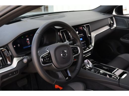 Volvo  V60 T8 Plus Dark | Trekhaak | HUD | Pano | Vapour Grey | ActivLease financial lease