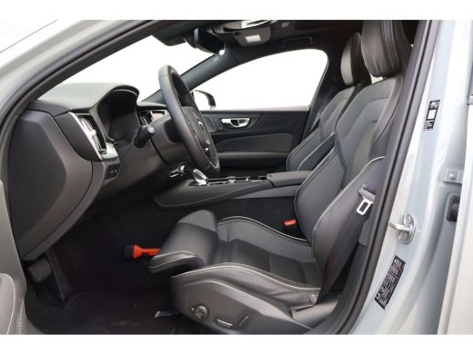 Volvo  V60 T8 Plus Dark | Trekhaak | HUD | Pano | Vapour Grey | ActivLease financial lease