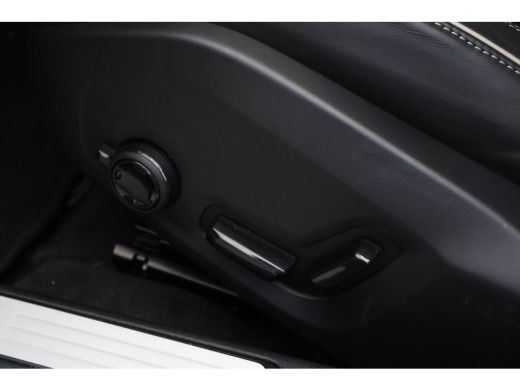 Volvo  V60 T8 Plus Dark | Trekhaak | HUD | Pano | Vapour Grey | ActivLease financial lease