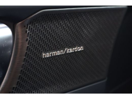 Volvo  XC40 2.0 B4 Plus Dark | Nubuck | Trekhaak | Harman Kardon | Pano | ActivLease financial lease