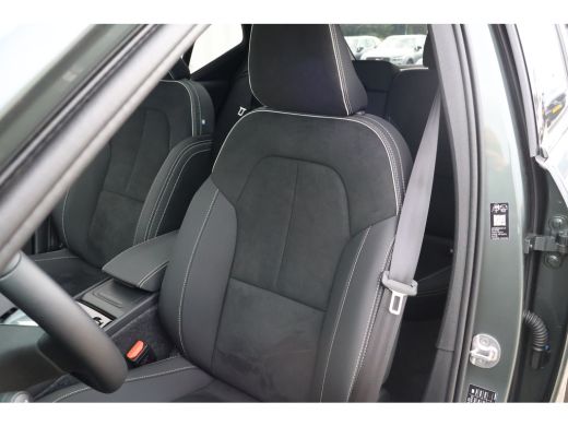 Volvo  XC40 2.0 B4 Plus Dark | Nubuck | Trekhaak | Harman Kardon | Pano | ActivLease financial lease