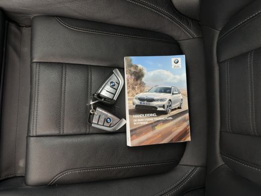 BMW 3 Serie Touring 330e Sportline High Executive (Plug-in) {SoH-91%} (INCL-BTW) Aut. *LEATHER | FULL-LED | H... ActivLease financial lease