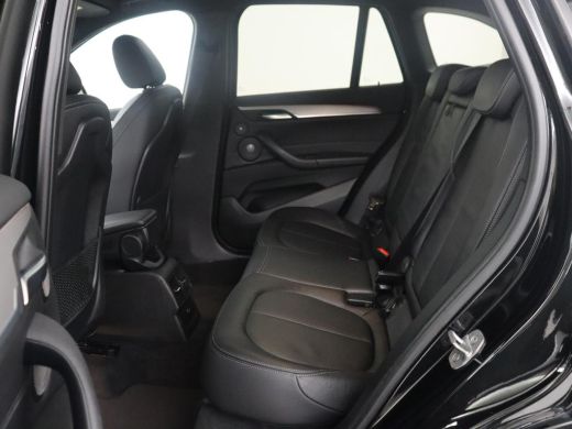 BMW X1 sDrive20i High Executive M-sport | Leder | Memory | Harman/Kardon | Head-up | Cruise control | St... ActivLease financial lease
