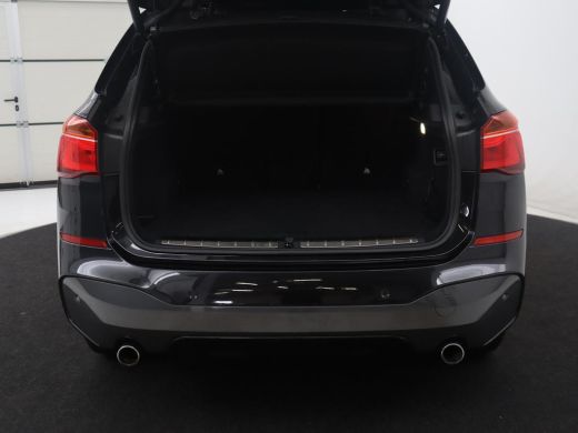 BMW X1 sDrive20i High Executive M-sport | Leder | Memory | Harman/Kardon | Head-up | Cruise control | St... ActivLease financial lease
