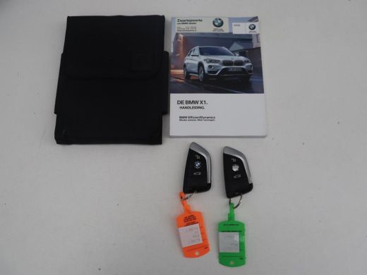 BMW X1 sDrive20i High Executive M-sport | Leder | Memory | Harman/Kardon | Head-up | Cruise control | St... ActivLease financial lease