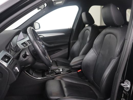 BMW X1 sDrive20i High Executive M-sport | Leder | Memory | Harman/Kardon | Head-up | Cruise control | St... ActivLease financial lease