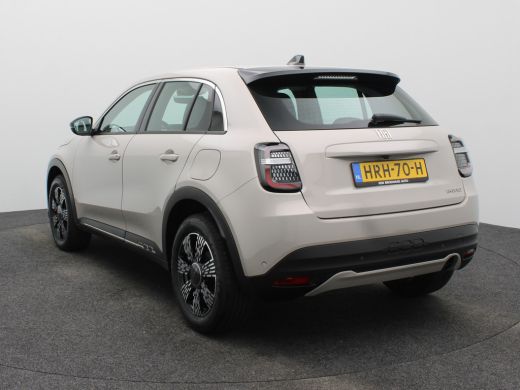 Fiat 600 1.2 Hybrid Urban | Automaat | 17" LMV | PDC V+A | Camera | Clima | Stoelverwarming | ActivLease financial lease