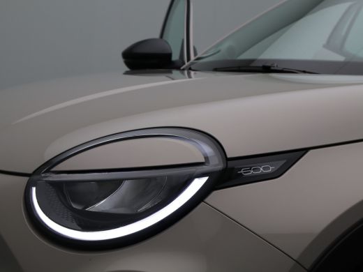 Fiat 600 1.2 Hybrid Urban | Automaat | 17" LMV | PDC V+A | Camera | Clima | Stoelverwarming | ActivLease financial lease