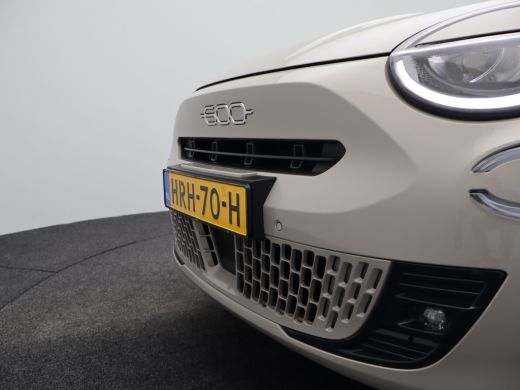 Fiat 600 1.2 Hybrid Urban | Automaat | 17" LMV | PDC V+A | Camera | Clima | Stoelverwarming | ActivLease financial lease