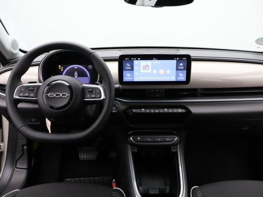 Fiat 600 1.2 Hybrid Urban | Automaat | 17" LMV | PDC V+A | Camera | Clima | Stoelverwarming | ActivLease financial lease