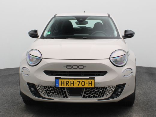 Fiat 600 1.2 Hybrid Urban | Automaat | 17" LMV | PDC V+A | Camera | Clima | Stoelverwarming | ActivLease financial lease