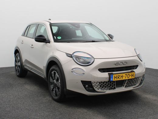 Fiat 600 1.2 Hybrid Urban | Automaat | 17" LMV | PDC V+A | Camera | Clima | Stoelverwarming | ActivLease financial lease