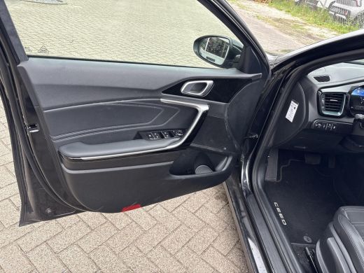 Kia Ceed 1.0 T-GDi MHEV Design Edition | Fabrieksgarantie 2035 | Automaat | Carplay| Camera | Stoel stuur ... ActivLease financial lease