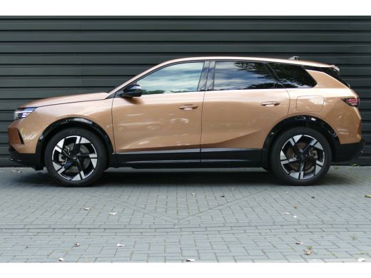Opel Grandland EV 73KWH 213PK BUSINESS EDITION AUTOMAAT / CAMERA / AFN.TREKHAAK / KEYLESS / FULL-LED / SOH 97,19... ActivLease financial lease