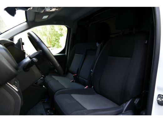 Opel Vivaro 2.0 DIESEL 145PK L2H1 / CAMERA / STOEL-STUURVERWARMING / 3-ZITS / BETIMMERING / NAVI / AIRCO / LE... ActivLease financial lease