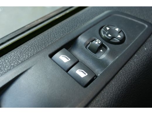 Opel Vivaro 2.0 DIESEL 145PK L2H1 / CAMERA / STOEL-STUURVERWARMING / 3-ZITS / BETIMMERING / NAVI / AIRCO / LE... ActivLease financial lease