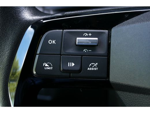 Opel Vivaro 2.0 DIESEL 145PK L2H1 / CAMERA / STOEL-STUURVERWARMING / 3-ZITS / BETIMMERING / NAVI / AIRCO / LE... ActivLease financial lease