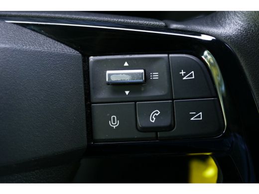 Opel Vivaro 2.0 DIESEL 145PK L2H1 / CAMERA / STOEL-STUURVERWARMING / 3-ZITS / BETIMMERING / NAVI / AIRCO / LE... ActivLease financial lease