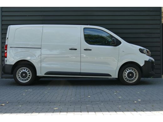 Opel Vivaro 2.0 DIESEL 145PK L2H1 / CAMERA / STOEL-STUURVERWARMING / 3-ZITS / BETIMMERING / NAVI / AIRCO / LE... ActivLease financial lease