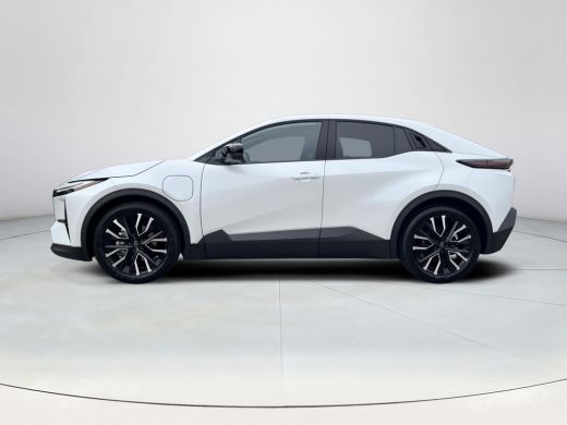 Toyota C-HR+ First Edition 77 kWh | 20 inch velgen | &euro; 3.000 extra inruilwaarde | ActivLease financial lease
