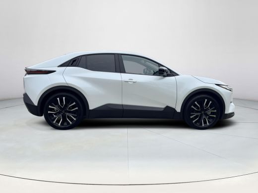 Toyota C-HR+ First Edition 77 kWh | 20 inch velgen | &euro; 3.000 extra inruilwaarde | ActivLease financial lease