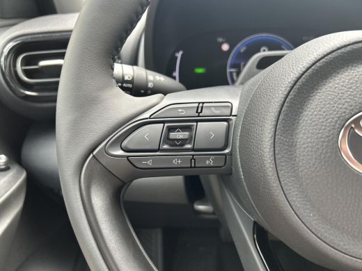 Toyota Yaris 1.5 Hybrid 115 Dynamic ActivLease financial lease