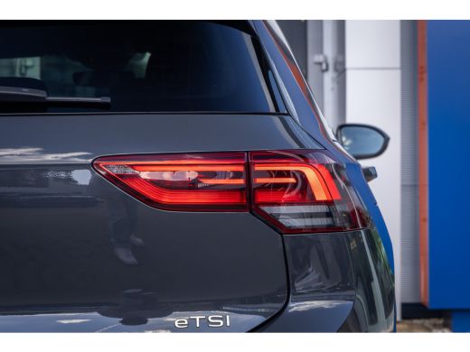 Volkswagen Golf 1.0 eTSI Life | Apple Carplay/Android Auto | Electronic climate controle | Parkeersensoren | Keyl... ActivLease financial lease
