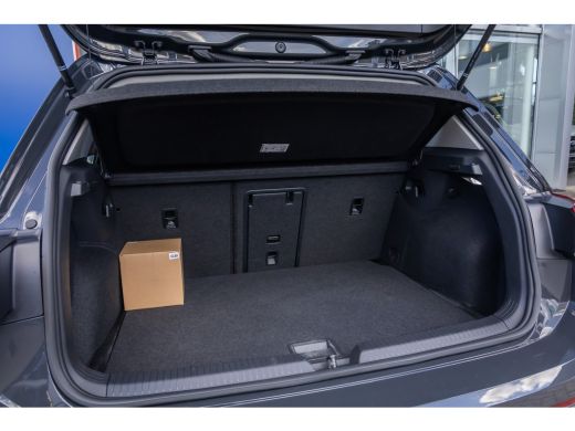 Volkswagen Golf 1.0 eTSI Life | Apple Carplay/Android Auto | Electronic climate controle | Parkeersensoren | Keyl... ActivLease financial lease